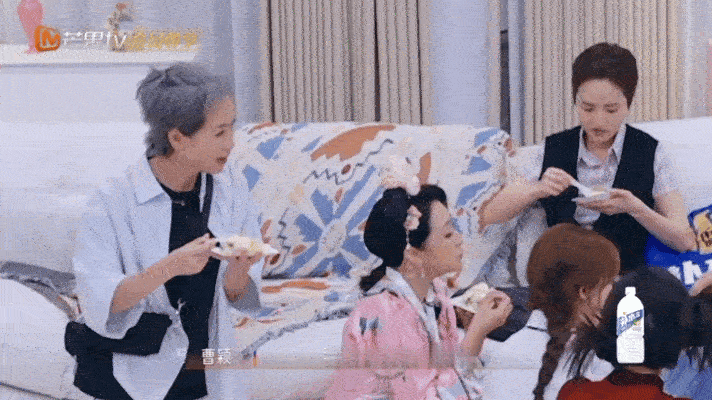 一个节目十个李晟 看这段直接被暖到！众人给李晟庆生化身她的各个阶段，野生“李晟”
