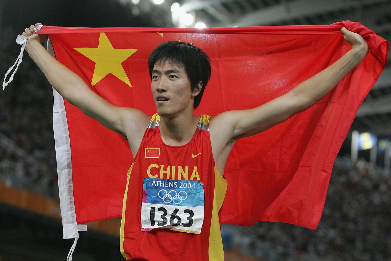 刘翔回应“移民美国”

刚看到刘翔在视频里回应移民传闻，一句“我一个爱国热血小青