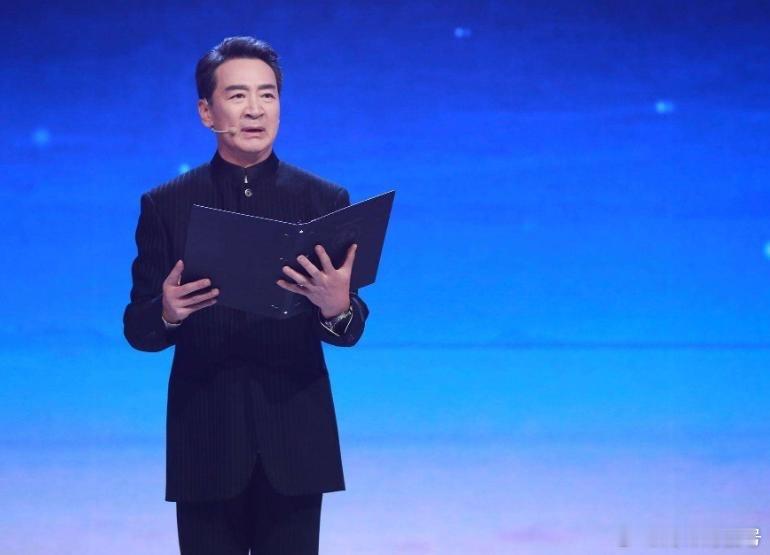 寇振海也去拍短剧了不惧行业形式变化，寇振海主动拥抱短剧全新赛道。凭借过硬台词功底