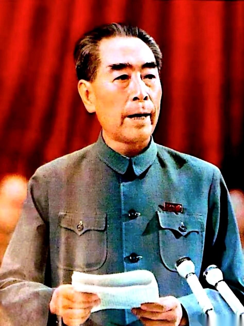 听说，西花厅的海棠花又开了。
可当年，他一次都没好好看过。
灯火通明的办公室，才