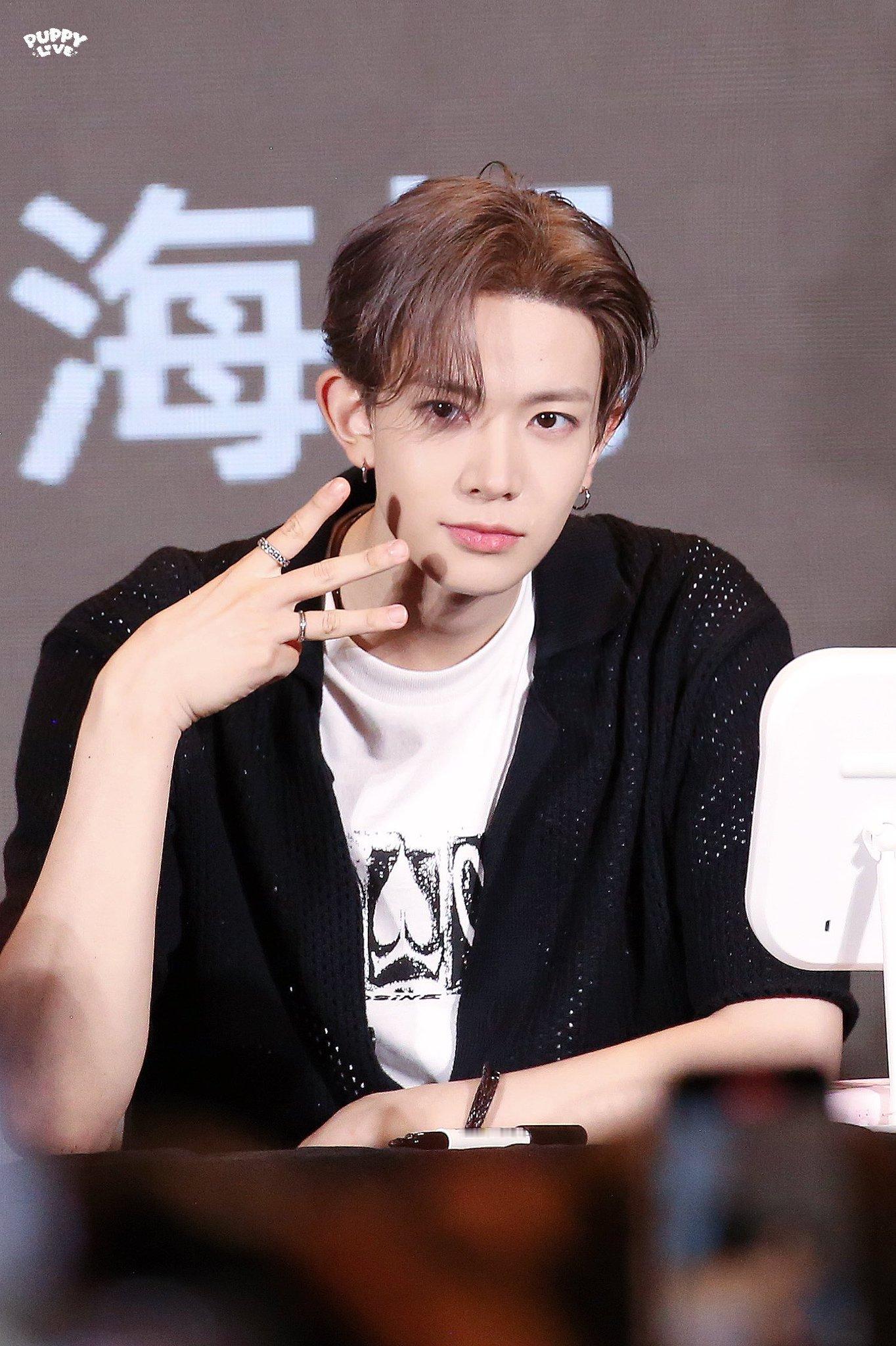 绝世小脸呆萌😳cr.puppylove | onlyforheeseung ​