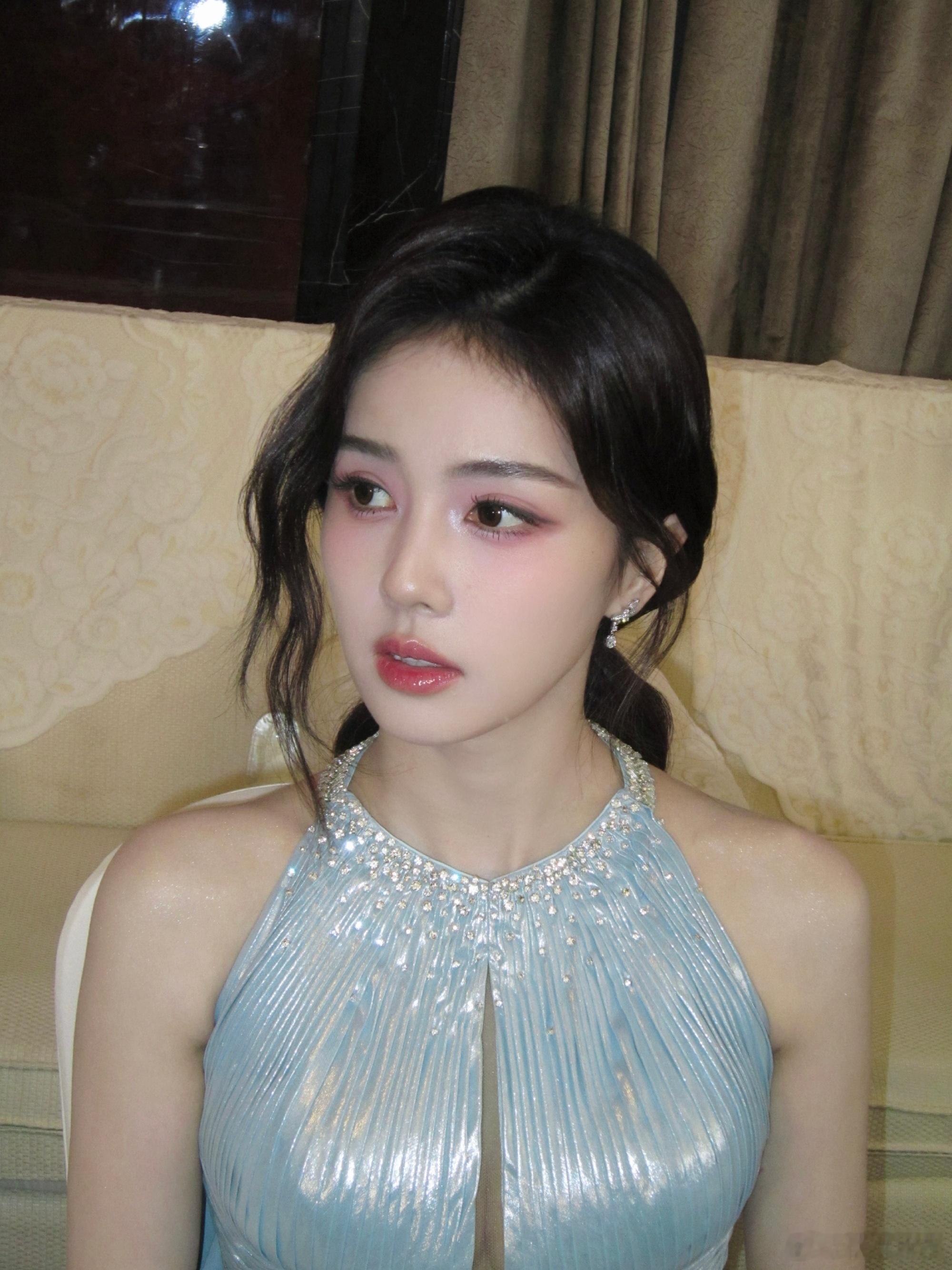 白鹿四秒出神图白鹿四秒出四张图白鹿出片只需要四秒 想要看到漂亮的白鹿只要4秒 