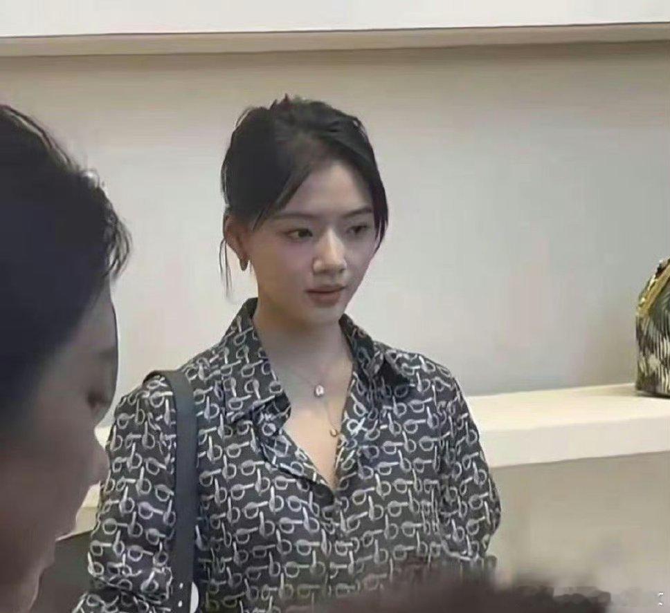 感觉任敏还是非常漂亮的 ​​​