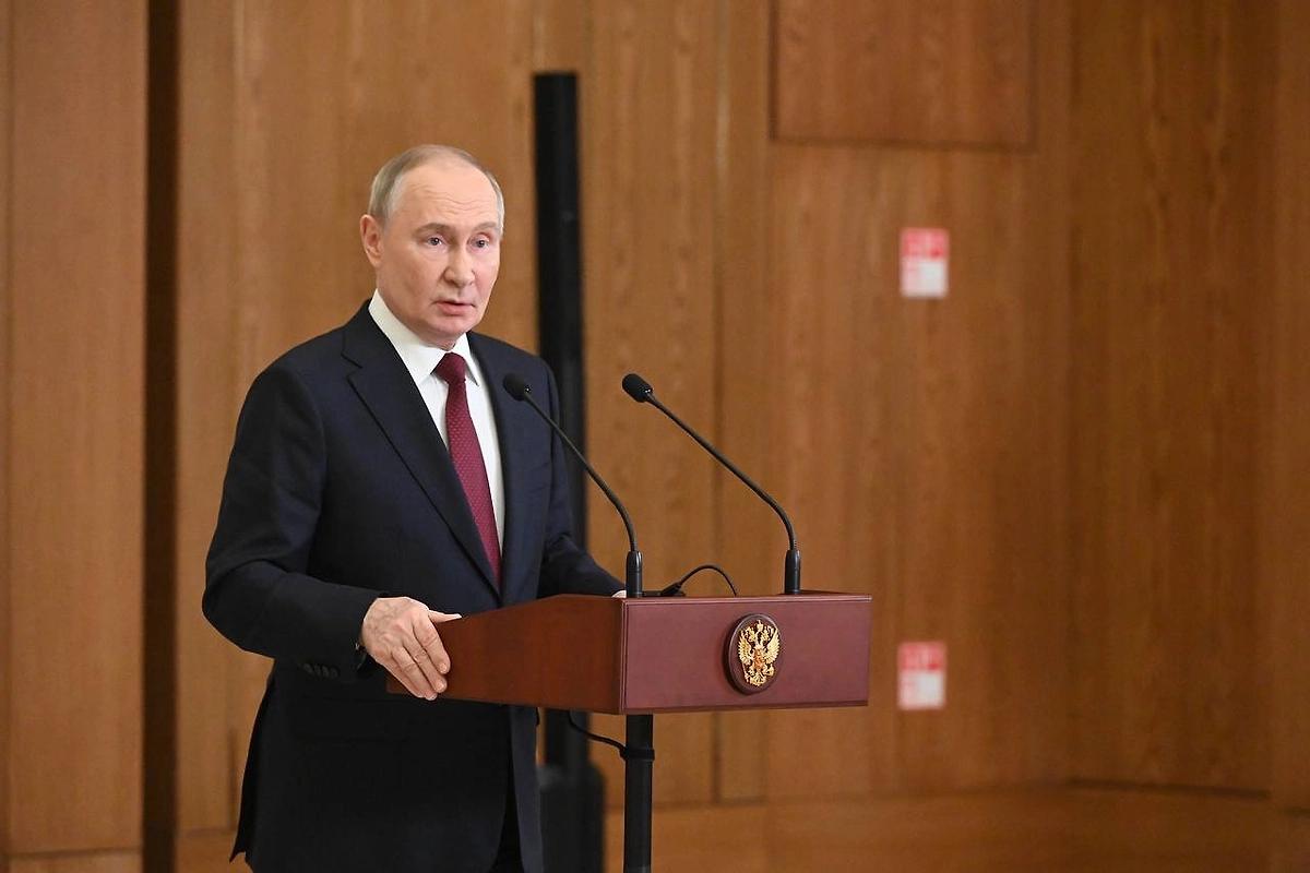 普京宣布俄罗斯武装部队沿顿巴斯和扎波罗热地区整个前线发动攻势

俄罗斯武装部队正