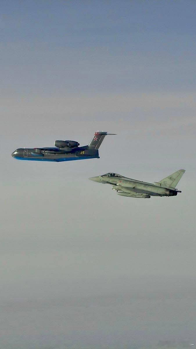 在波罗的海上空遭到台风拦截的鹅军别200水上飞机，这速度也是难为台风了吧武器装备