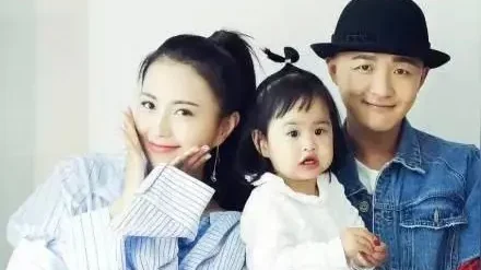 《包贝尔二胎取名“面条子”之趣谈》 近日，包贝尔二胎取名“面条子”一事...