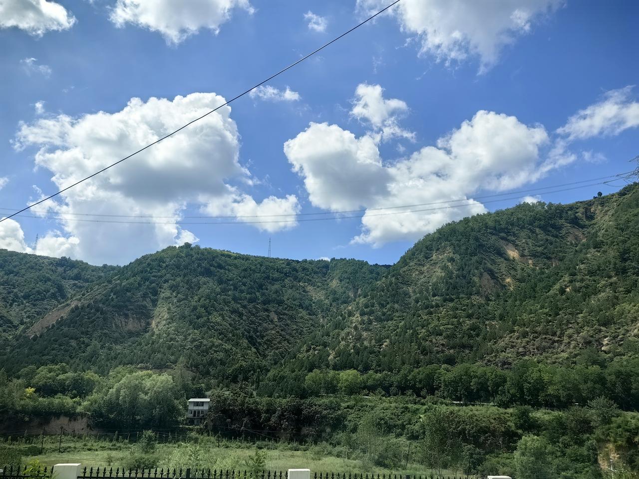 人生大起大落很正常，就像刘翔说的，人不可能一直站在高峰，没有低谷。面对它，得有平