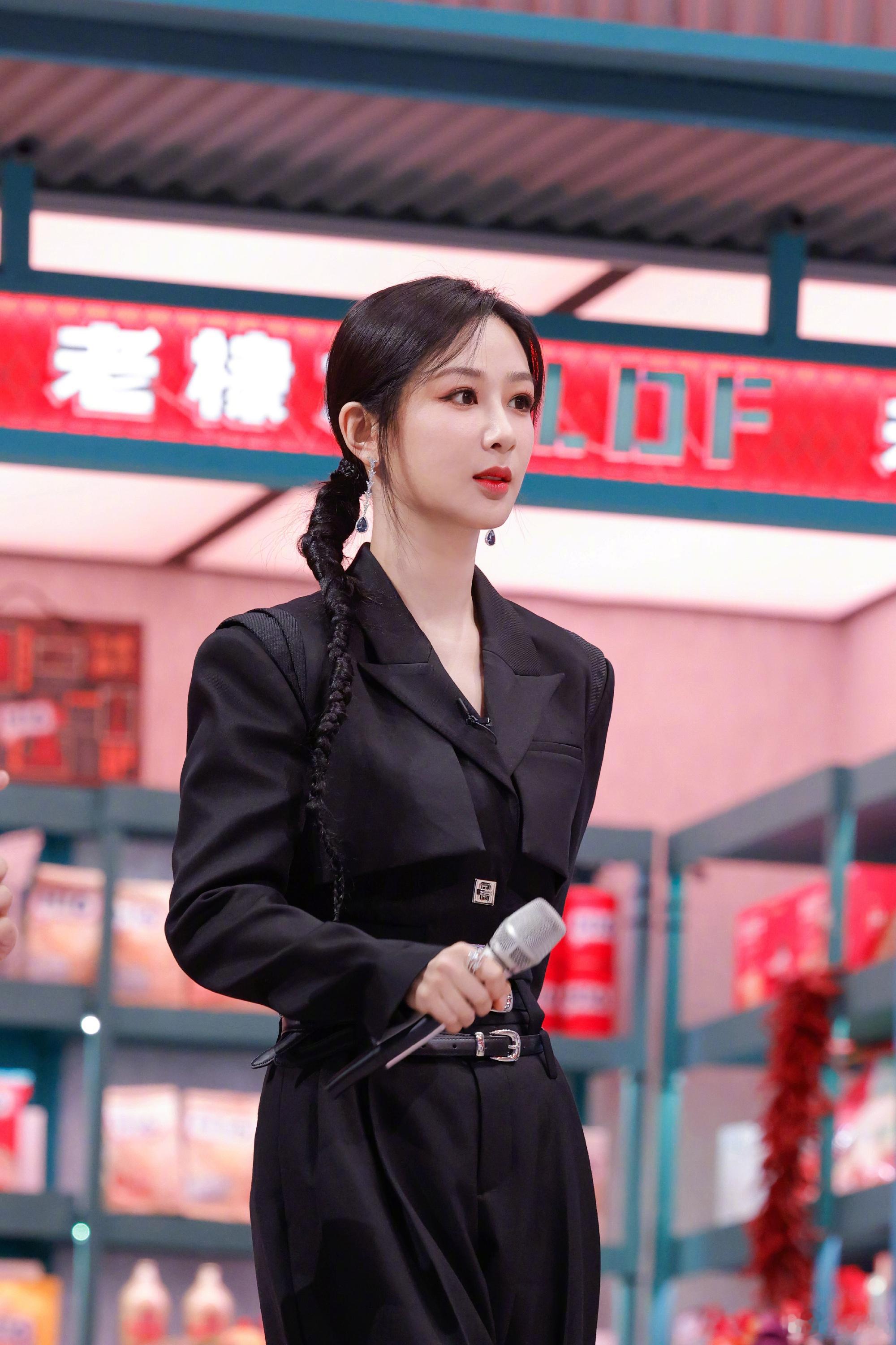  [心]#杨紫要久久爱# 我要等夕阳掉进了海里，我就背上你，去寻摸一池的星星。​