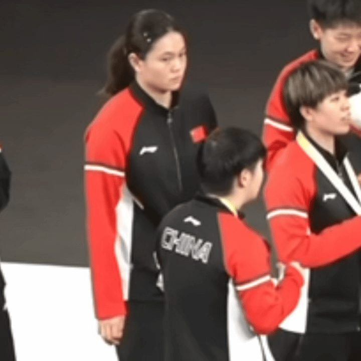 小咪长大了舍得把小熊猫送人了 