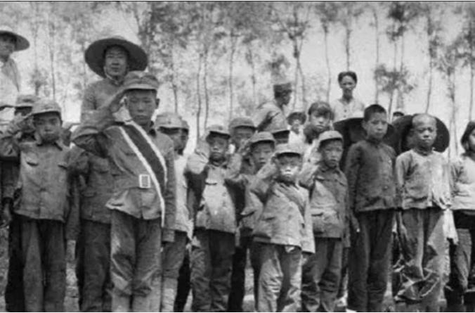 1941年，日军把渊子涯村给包围了，正准备想大开杀戒屠村。但312名村民并想不束