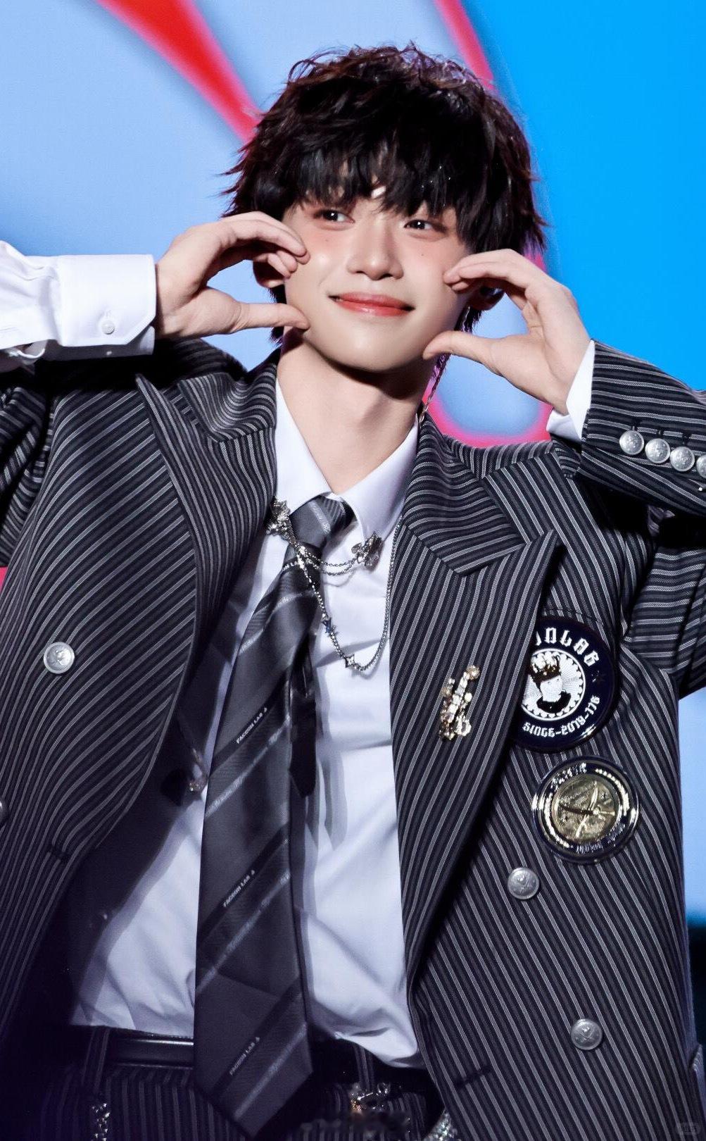 我要说万万遍，这个腮红打的太妙了五百年研究不出抵抗这种萌物的办法这个萌物在外边太