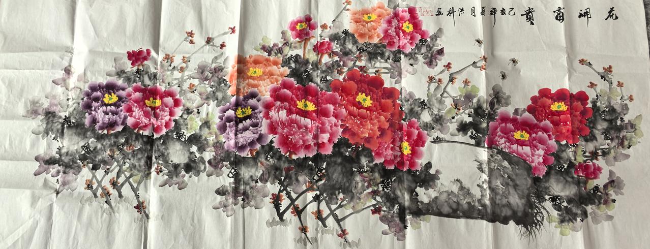 分享一张最近随手拍的照片凝墨蕴国色，落笔见精神。丹青载厚意，一纸绽天香。黄老写就