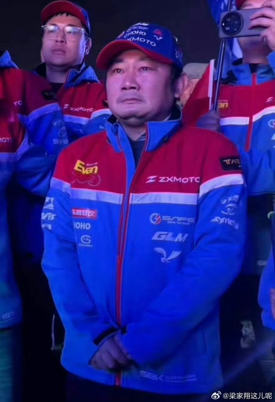 张雪机车夺冠估值超10亿张雪机车这两场比赛最大的影响就是让大家看到了希望！不仅是