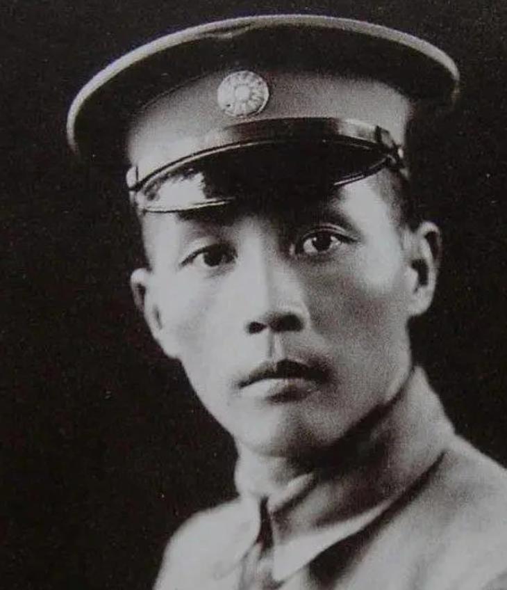 1938 年武汉，国军上将钱大钧怒闯军统湖北站，当众开枪击毙军统副站长杨若琛。