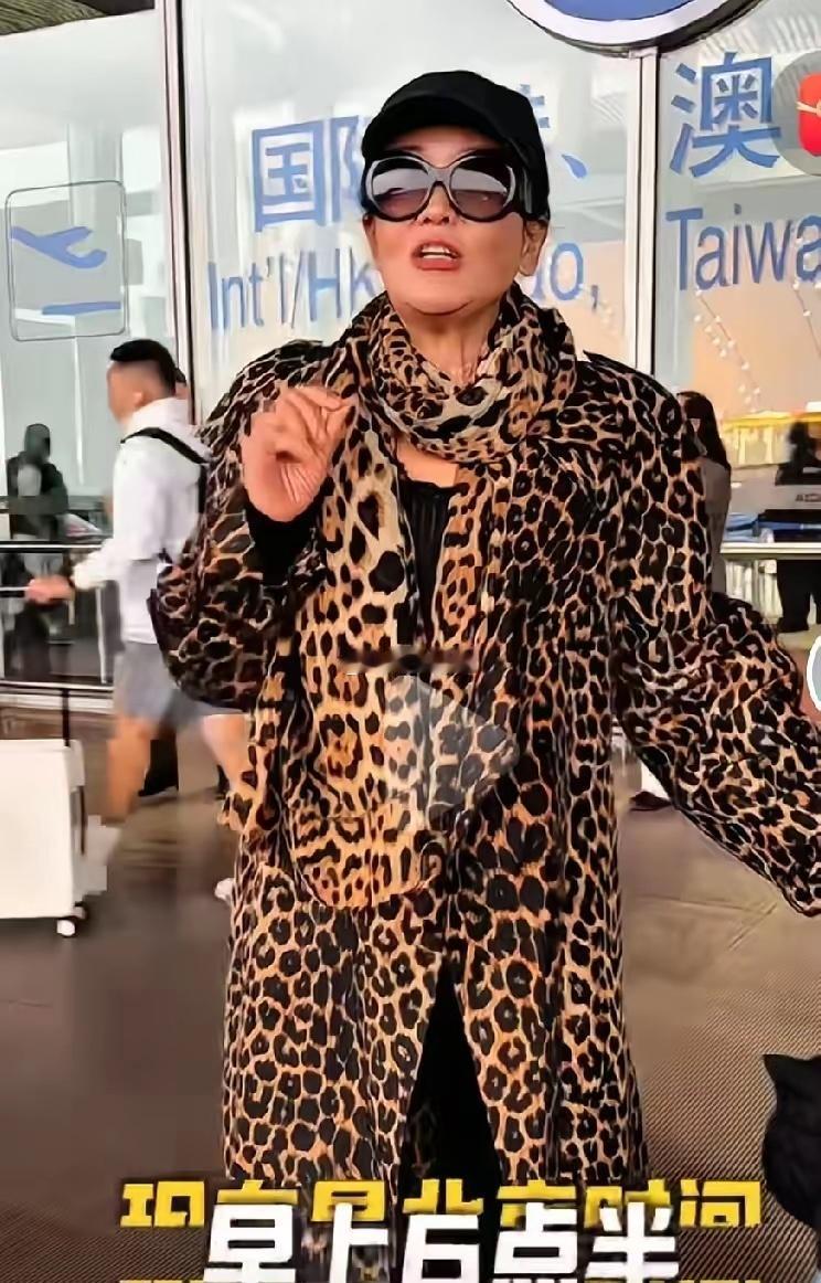 不得不说，
兰姐这一招，确实让筱梅有点措手不及。
​筱梅回北京，又是发视频，又是