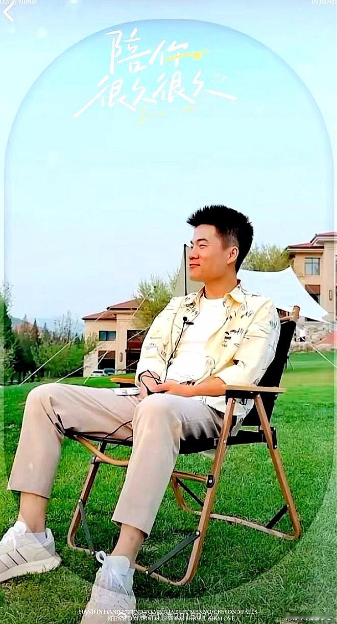 #董宇辉离职#董宇辉因个人职业抱负、对其他事业的投入及个人时间安排的原因，决定不