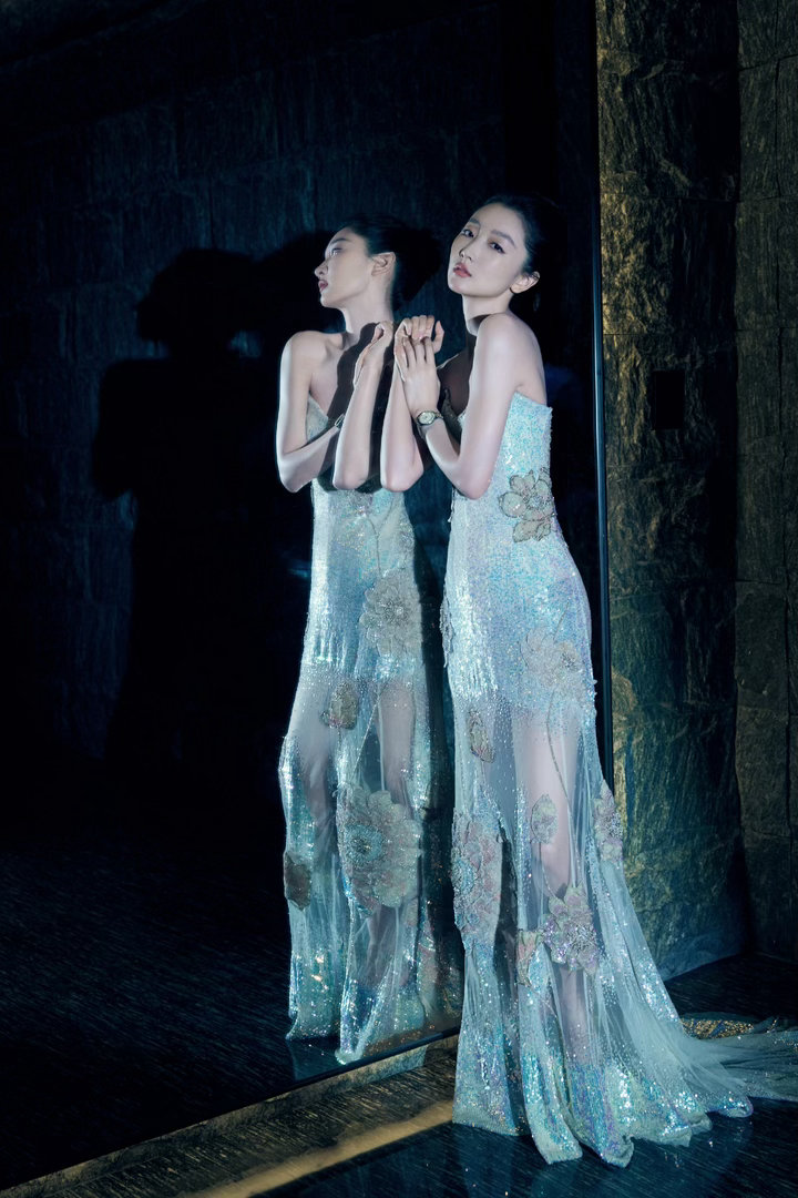 周冬雨圈内人缘周五晚高疯 情商课学到了，这番话说得就很好 