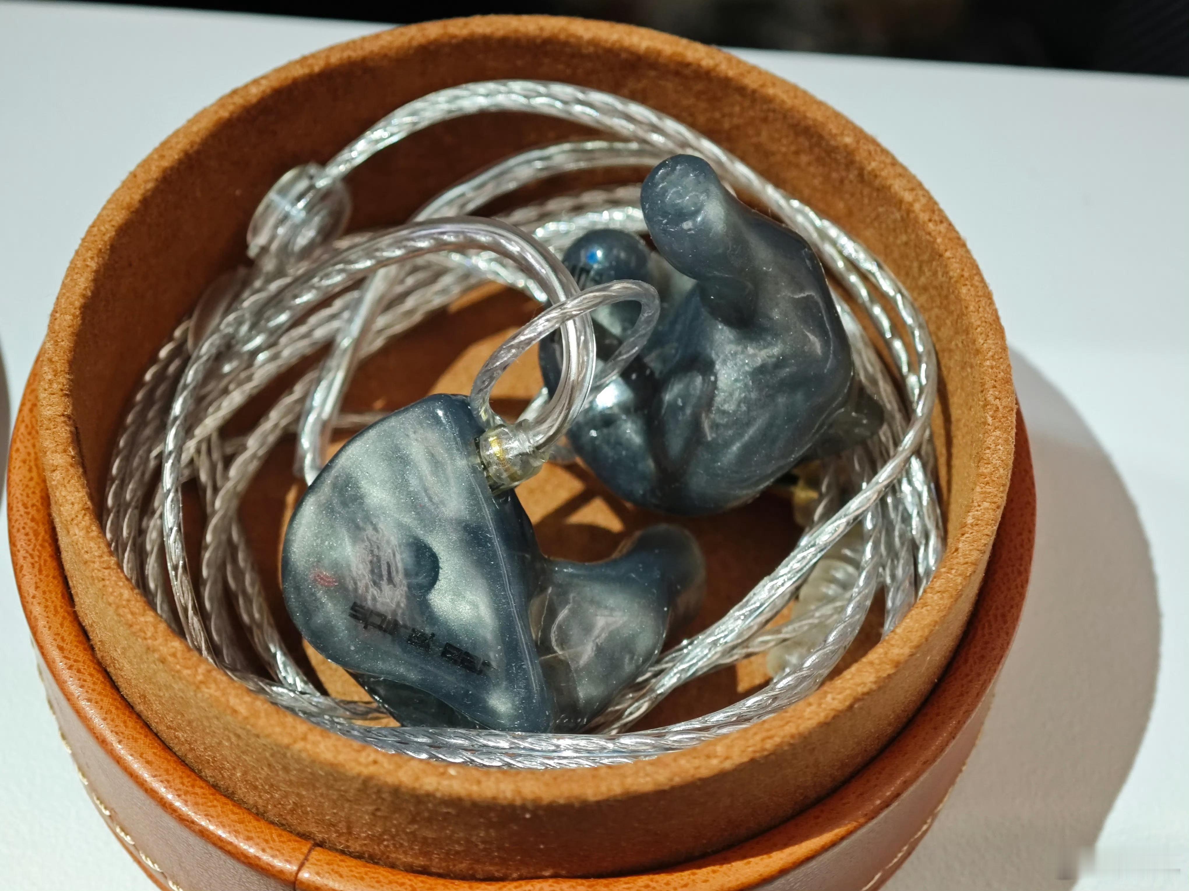 失策了，这次出门带的装备自以为很全，甚至吹风机和冲牙器我都带了，但刚刚发现我没拿