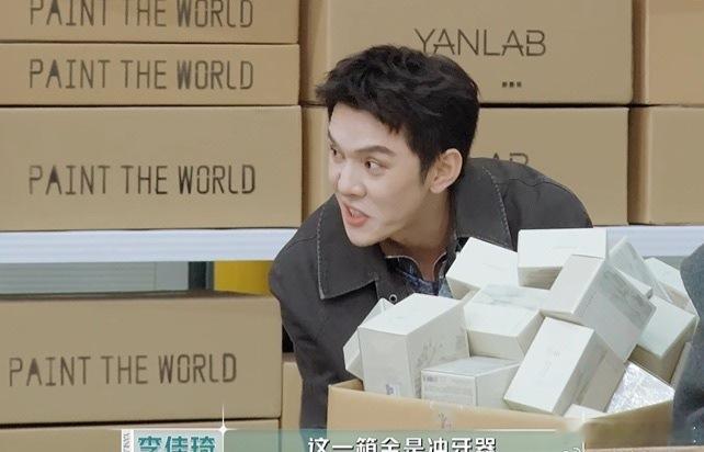 合伙人为免费好物集体搜寻，实用行李亮眼！翻译耳机、火锅料太会带了！明星碰到免费东