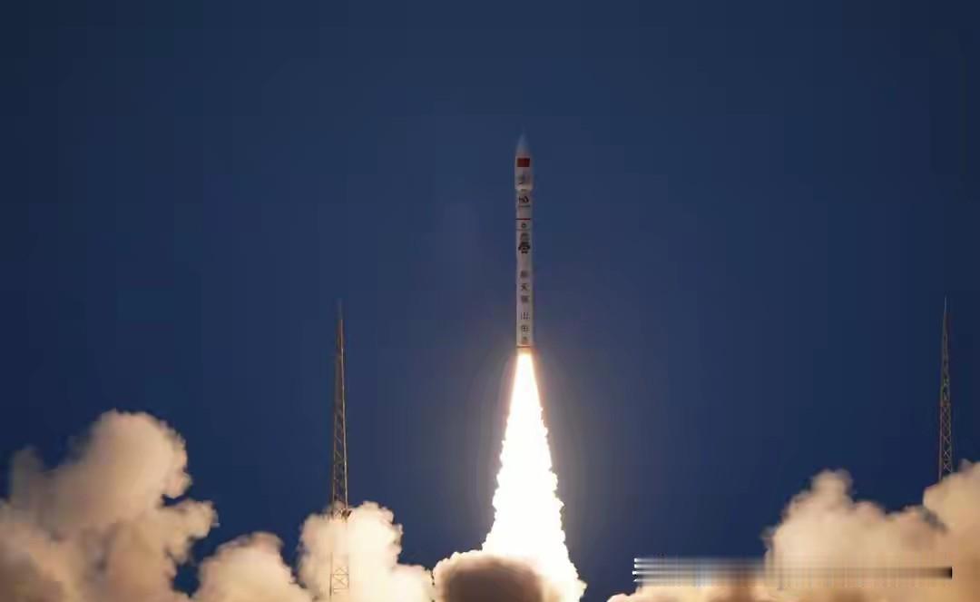 一日两发射遇挫 中国航天直面挑战 谷神星二号首飞失利
 
1月17日，中国航天两