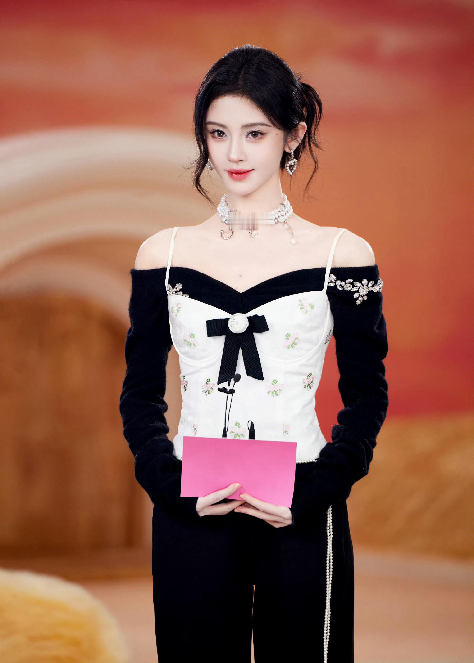 星光大赏官方贴空瓶，鞠婧祎粉丝后50楼才是赵露思家，厉害了这个小姑娘。