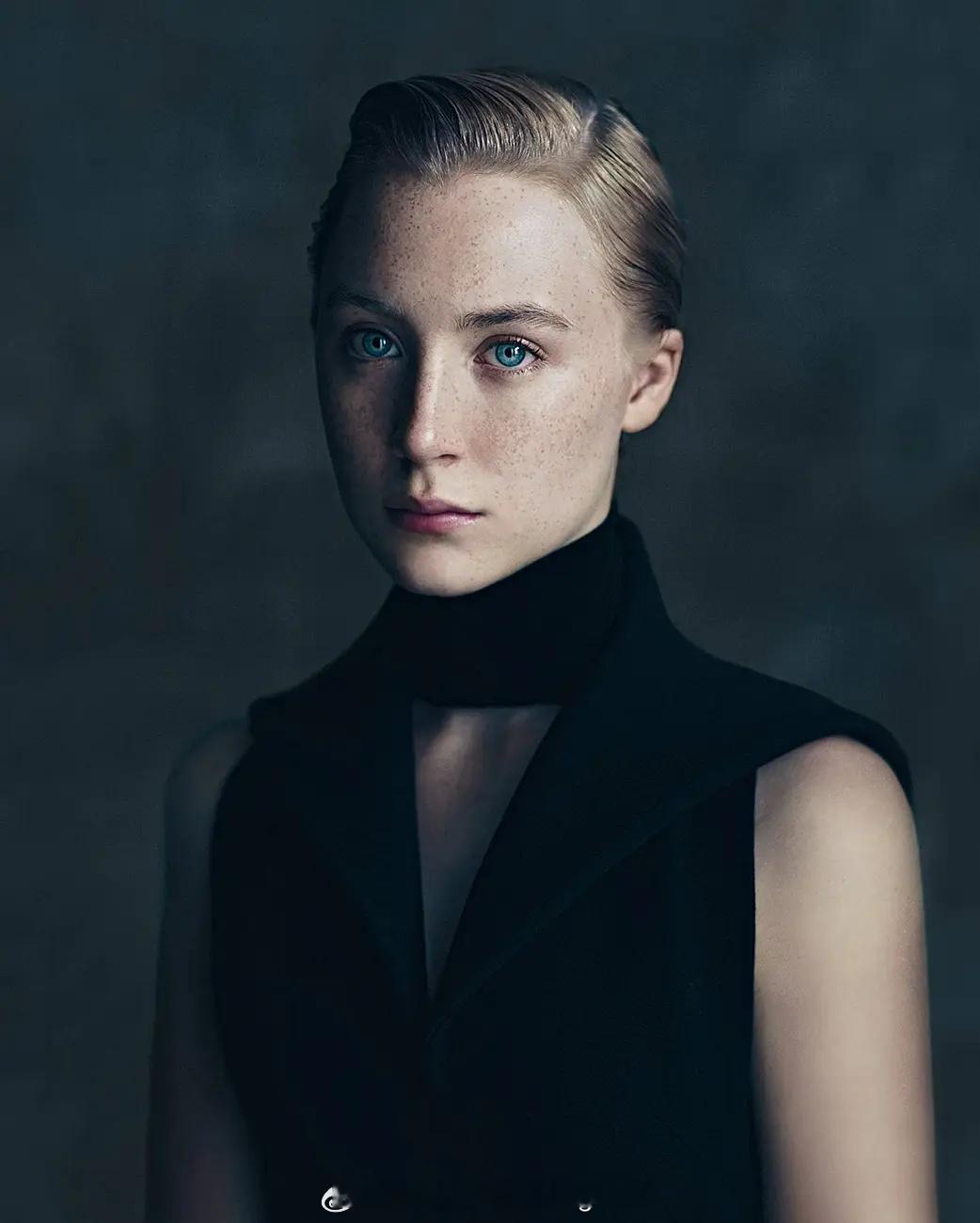 据外媒报道，西尔莎·罗南将首次担任导演，执导由其亲自撰写剧本的短片《纸飞机》，目