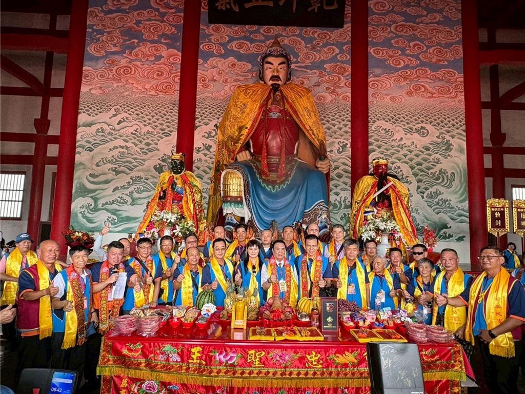 云林县台西乡安西府供奉着张、李、莫三位千岁，今年恰逢安西府开基护台230周年。为