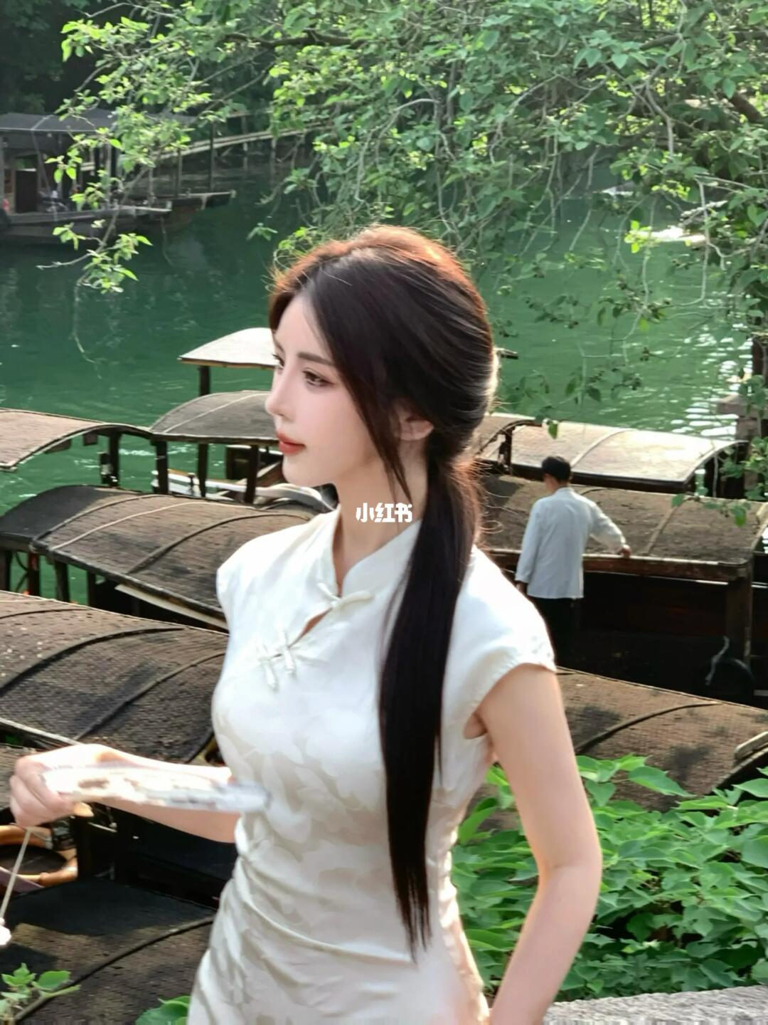 遇见她 如春水映梨花