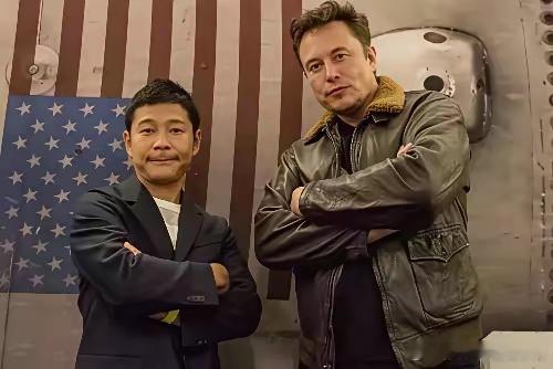 马斯克年轻时发量好少，有点秃发的感觉。现在他发量倒多了起来，人也更帅气了一些。 