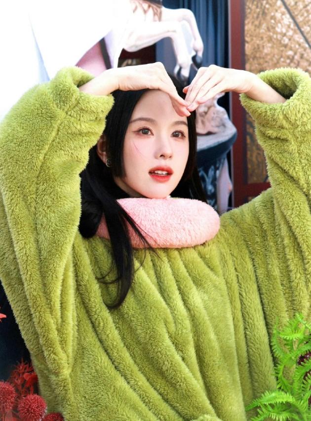 陈都灵陈靖可新剧开机！
陈都灵搭档陈靖可出演《今天也没变成玩偶呢》，末日无限流题