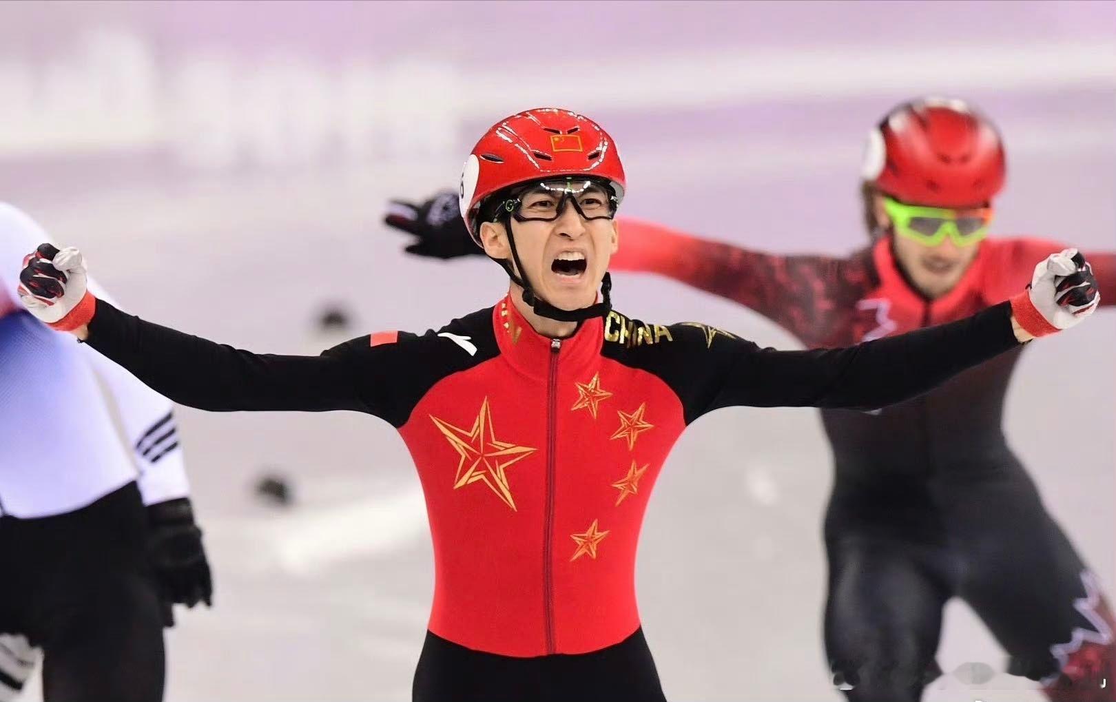 武大靖带着不服输的劲奔赴米兰 从冰场到录音棚，武大靖带着那股熟悉的拼劲来了！新歌