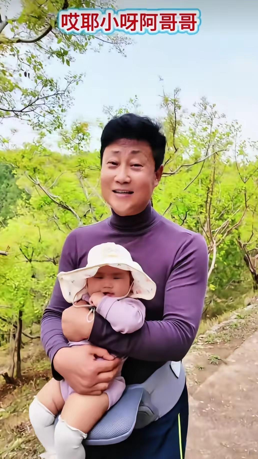 耿为华老师是一个好父亲，他很喜欢孩子，性格也好。只要在家就会亲自下厨做饭，也会带