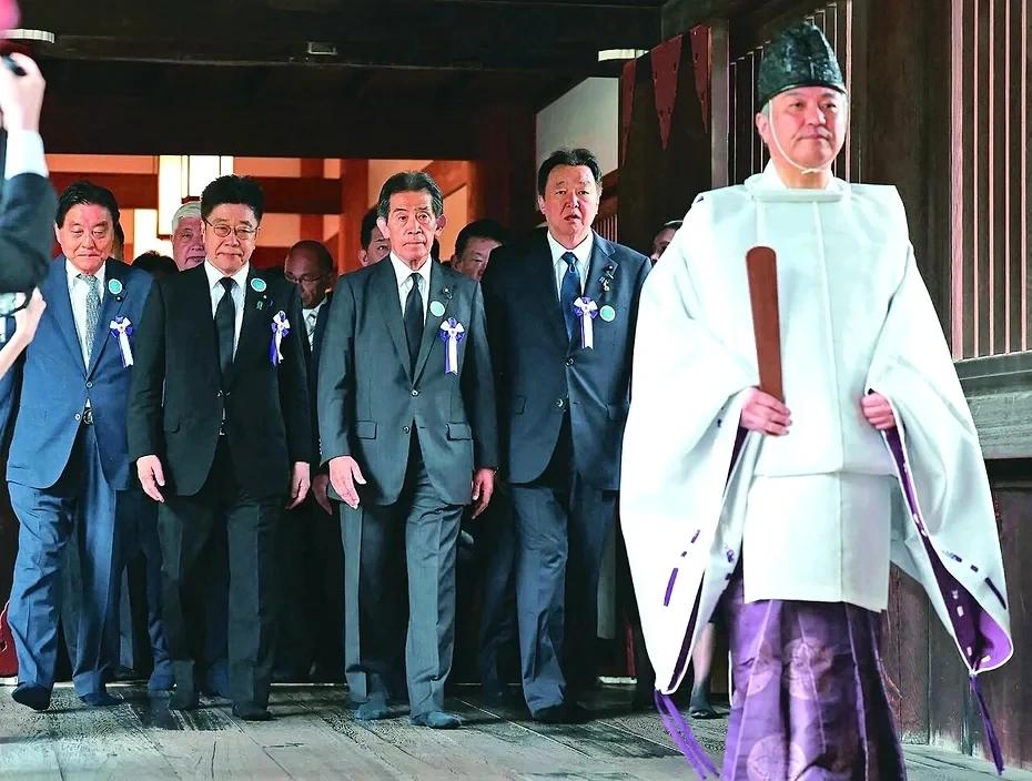 民进党当局对日本政界参拜靖国神社至今保持了10年沉默
日本自民党高层在8月15日