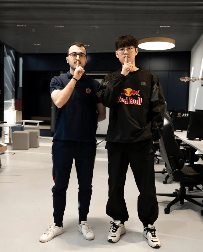 G2分享中野和T1中野合影：周三见，好兄弟