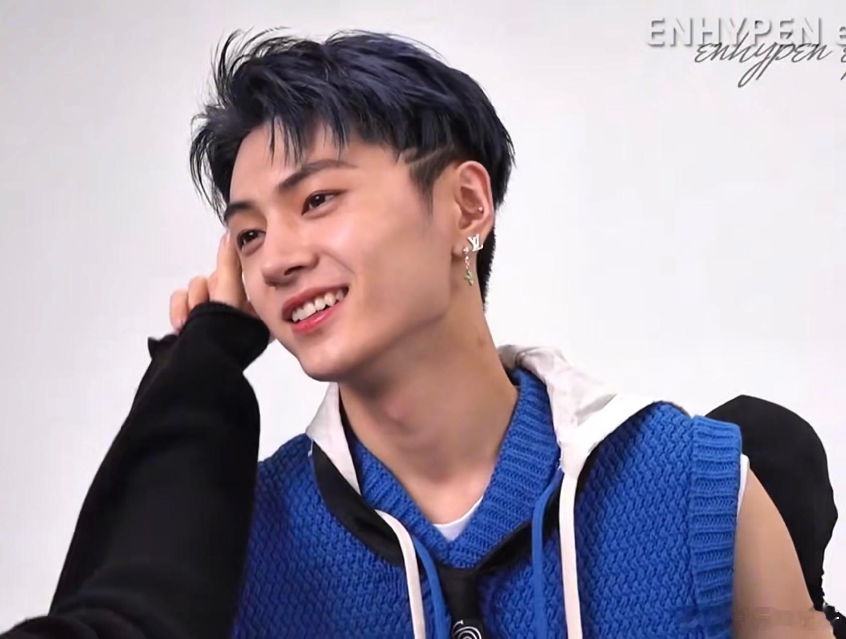 短发都剪了 那我再梦一个侧剃 拜托拜托 