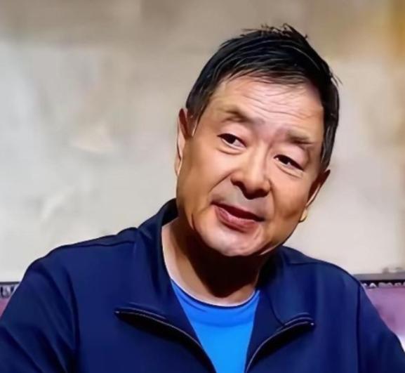 谁也没有想到，凌晨一点的北京，72 岁的濮存昕竟用一根布绳，将自己与 94 岁的