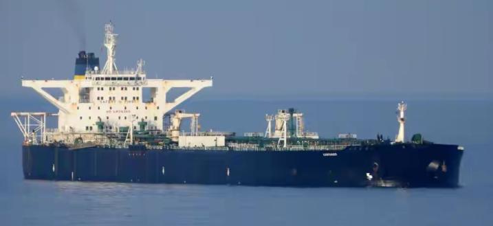 美军的“海盗旗”，这次直接撞上了钢铁墙！就在刚刚，美国海岸警卫队的突击艇，试图强