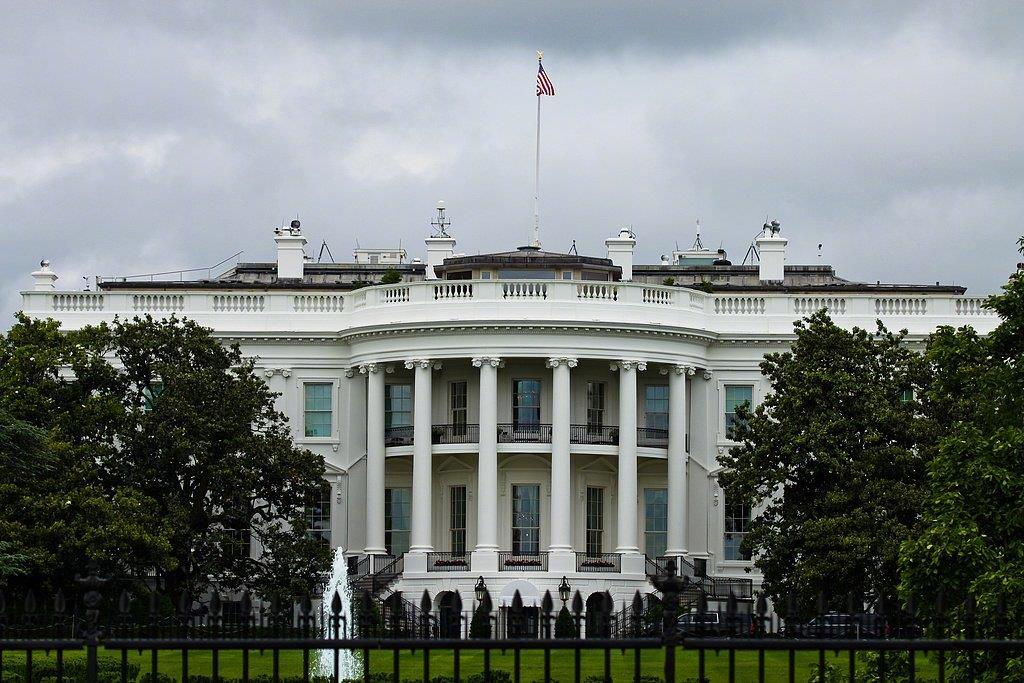 【#特朗普称尚未就与普京的会晤做出决定#】当地时间21日，美国总统特朗普称尚未就