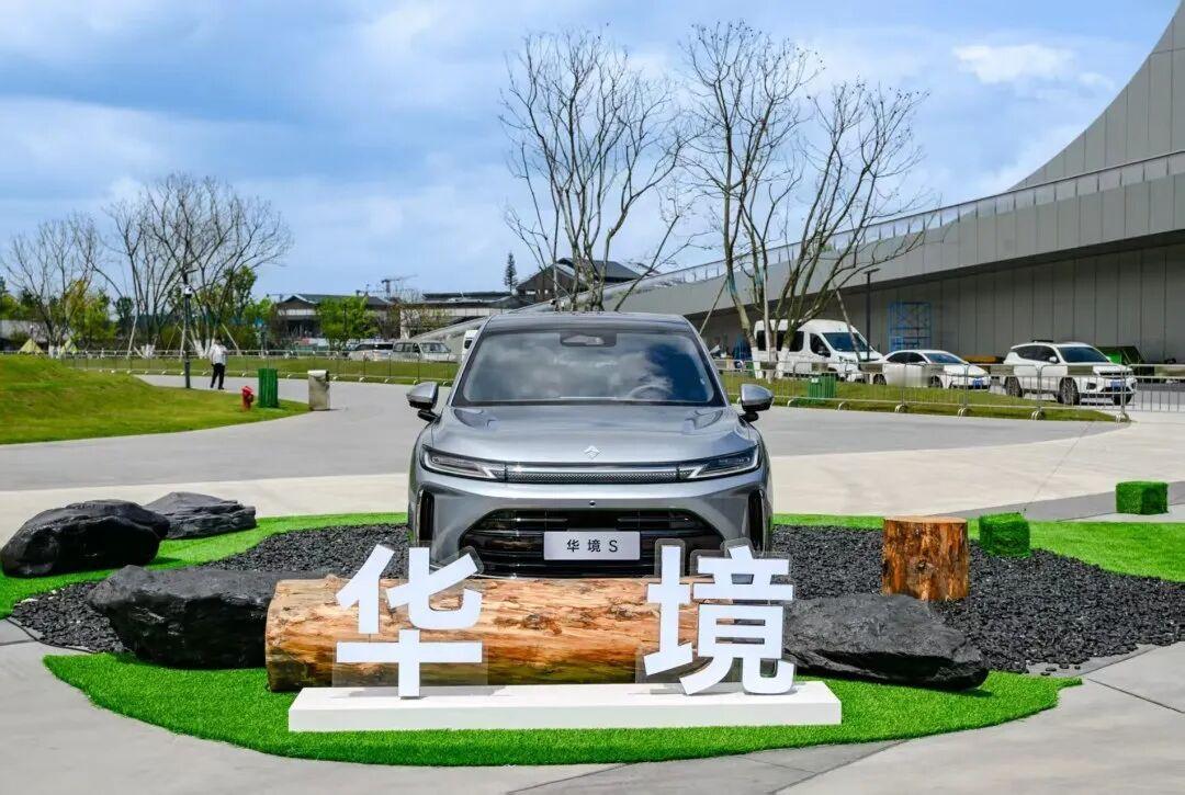 Pro增强版、鸿蒙座舱HarmonySpace 5、乾崑车云HUAWEI iVC