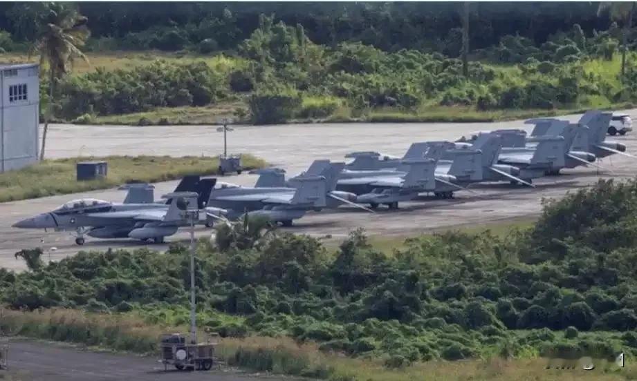 闪电斩首！美三角洲部队3小时直扑马杜罗
 
凌晨2点空袭炸瘫防空，EA-18G电