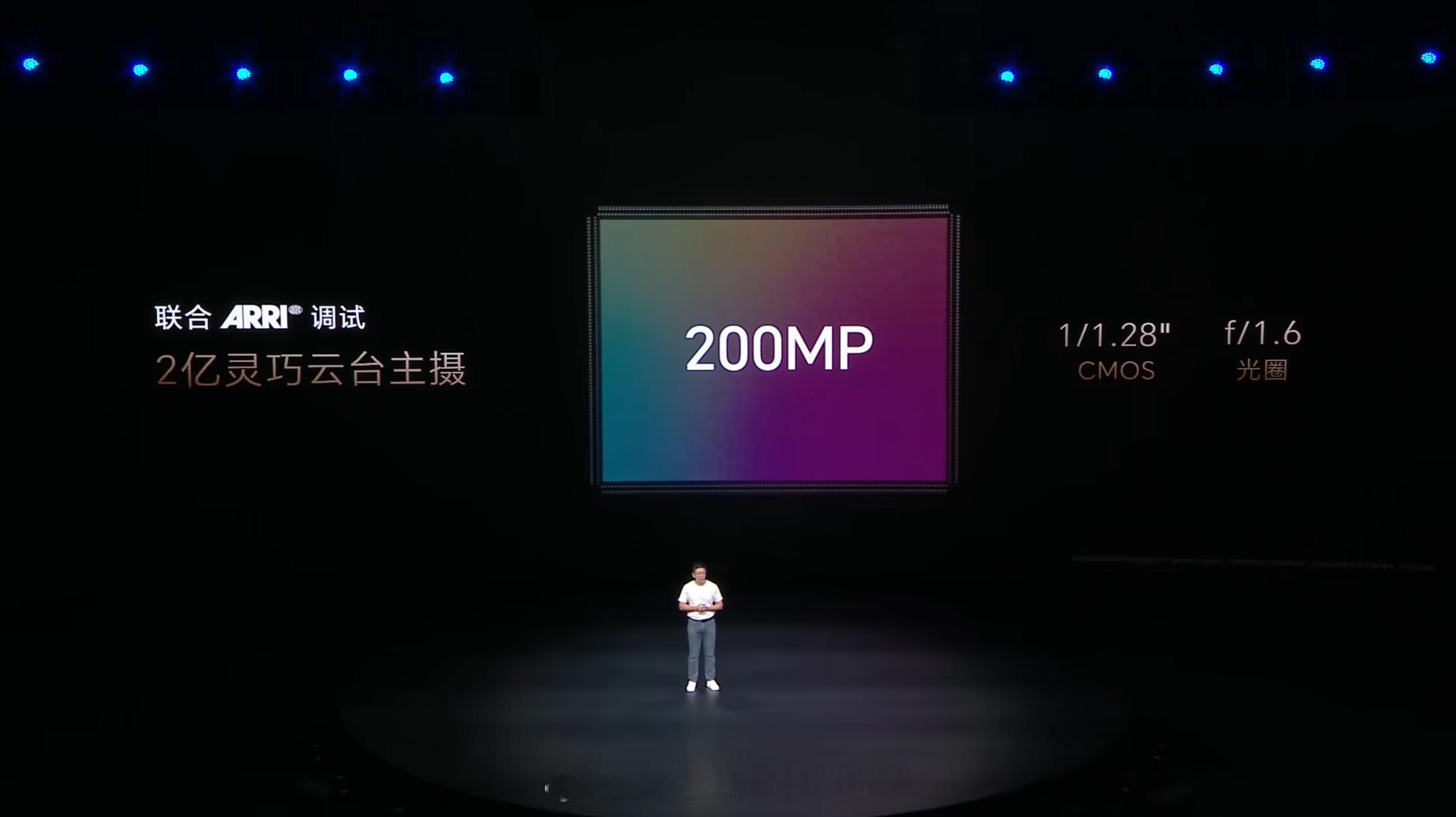 荣耀 Robot Phone 前置 50MP，后置 200MP 灵巧云台主摄（豪