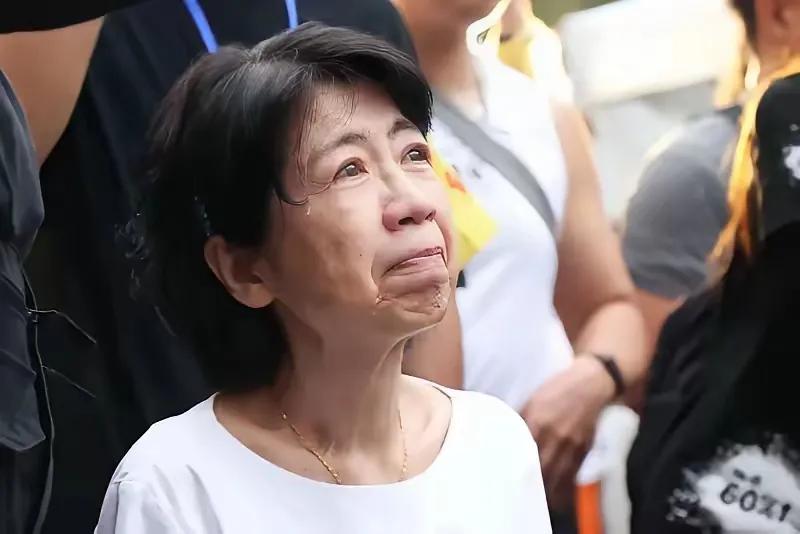 柯文哲之妻陈佩琪欲“拿柯文哲照片去大陆”，抗议赖当局！
    赖清德上台后，围