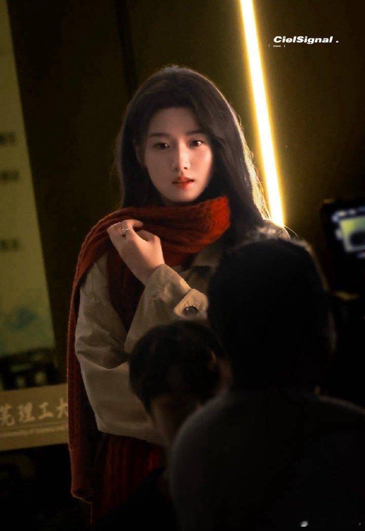 卢昱晓折月亮有五套造型了[柯基] ​​​