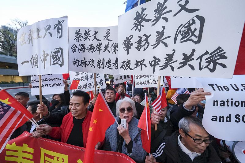 有个美国的博主提议，美国和中国一旦发生冲突，就把所有的华裔全部抓起来。这操作完全