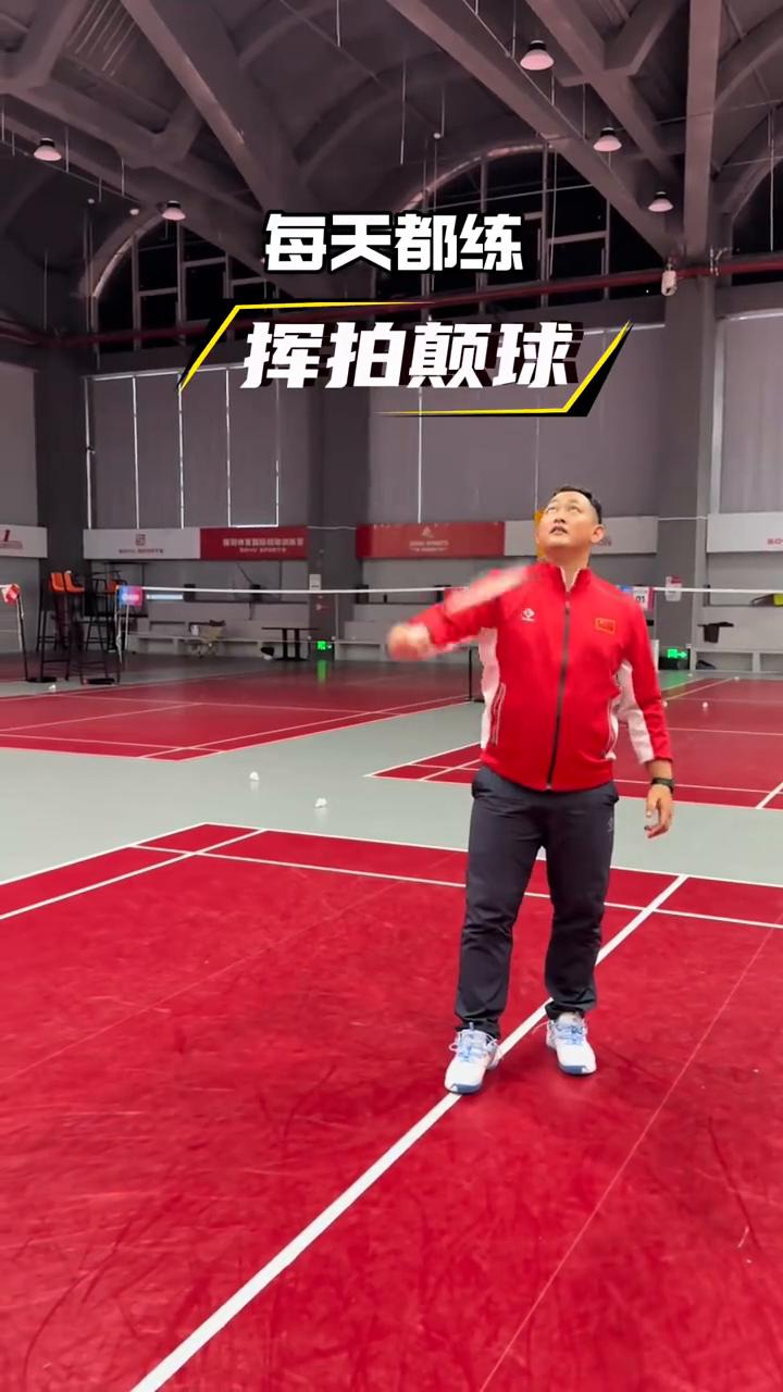 国际教练迪卡教你假动作，每天都练。
·挥拍颠球，你的假推真放将会晃飞对手。
·画