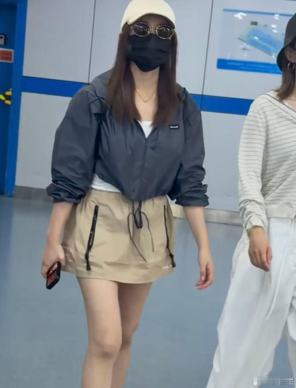 陈妍希机场偶遇陈妍希陈妍希机场偶遇“陈妍希”！陈妍希和路人名字一样