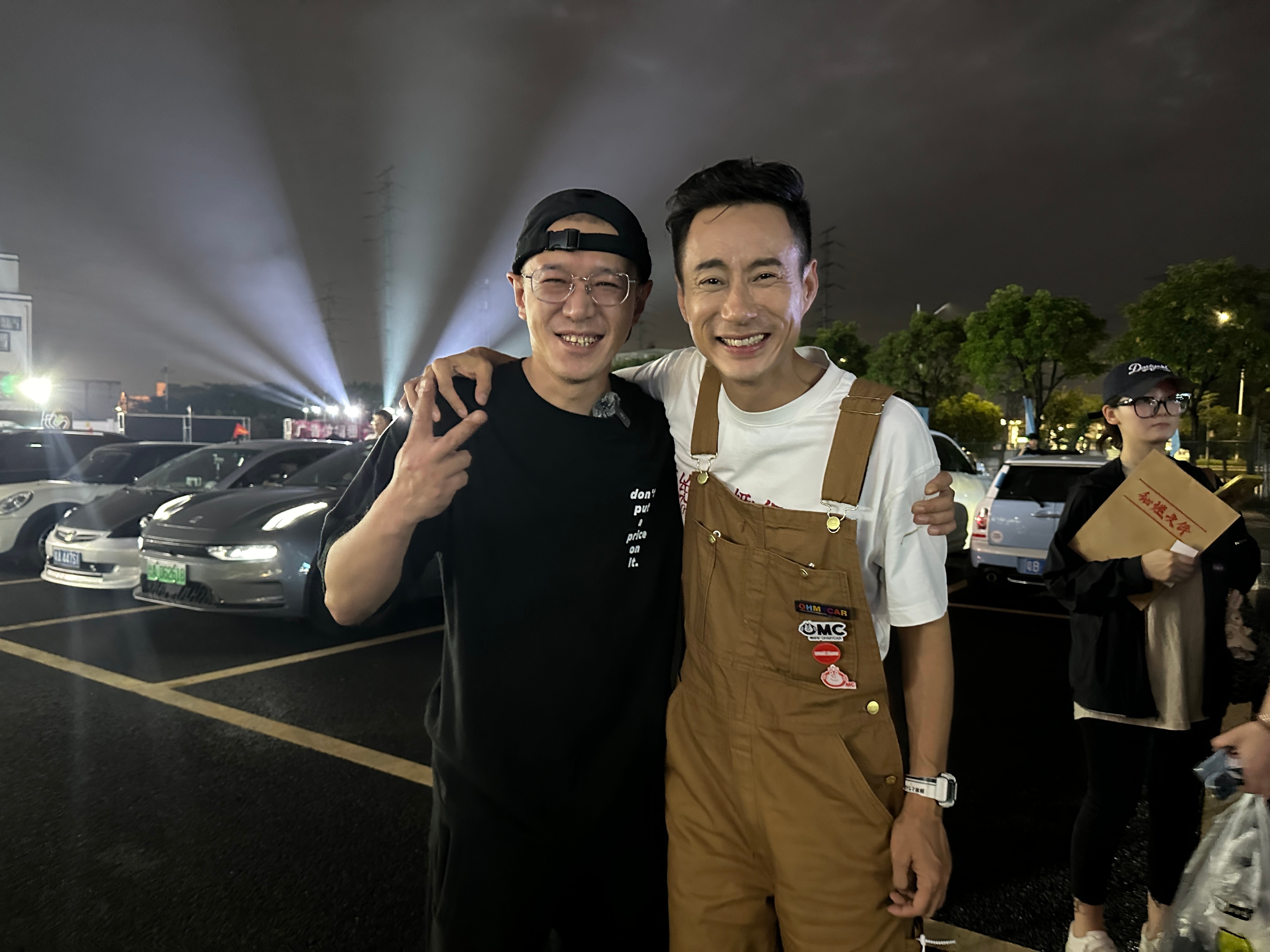 我跟 袁老师终于在 MINI 活动上，面基成功 