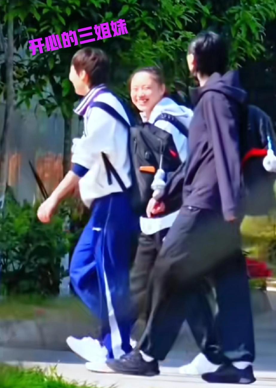 成都封训第四天，树透社的网友真给力，又拍到正在上训的王曼昱了，这次陪伴左右的人两