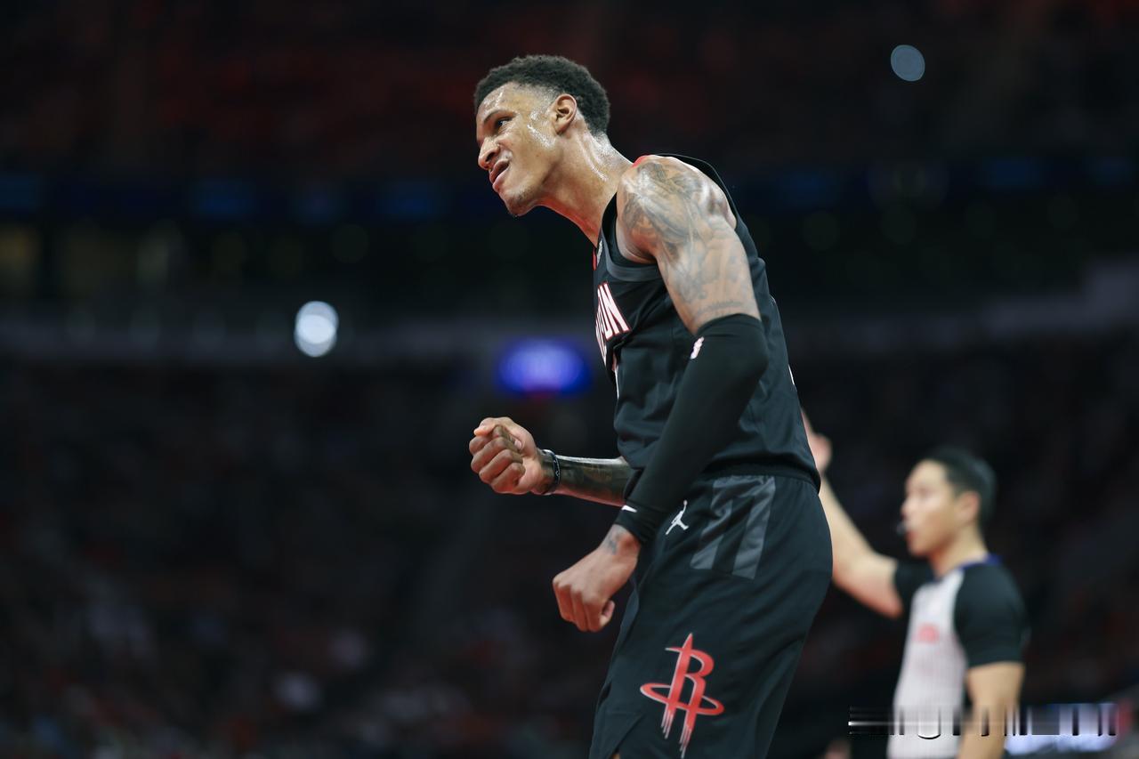 爵士是一支NBA球队吗？
除了马尔卡宁，其他球员发展联盟级别的，半场落后火箭将近