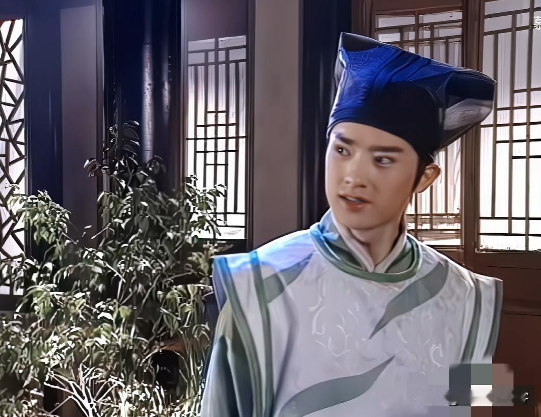 这广告植入的是成功还是失败？曾经看《少年包青天》，公孙策的衣服，他常年穿着这件衣